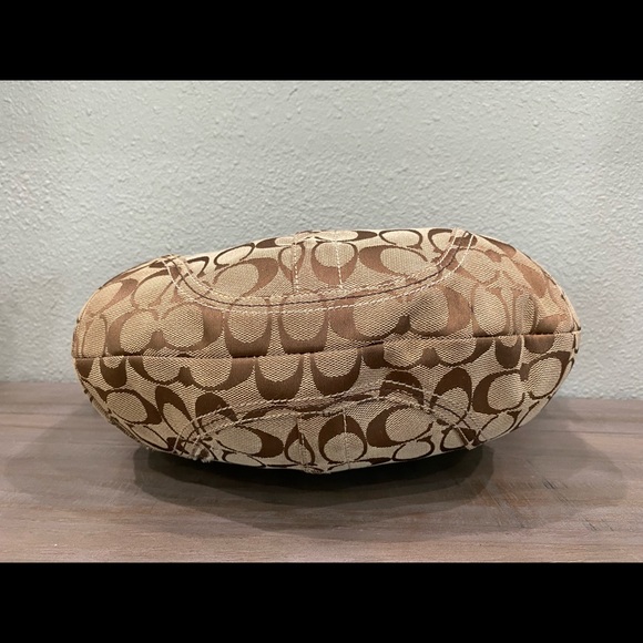 Authentic Signature Coach Canvas Handbag - Picture 9 of 9